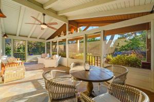 Ein Sitzbereich in der Unterkunft Upscale Uptown retreat home with HotTub and Views