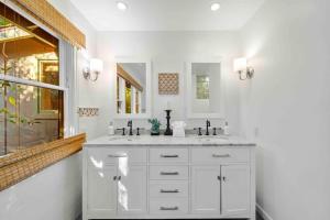 Galeriebild der Unterkunft Upscale Uptown retreat home with HotTub and Views in Sedona