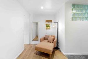 Ein Sitzbereich in der Unterkunft Upscale Uptown retreat home with HotTub and Views