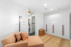Ein Sitzbereich in der Unterkunft Upscale Uptown retreat home with HotTub and Views