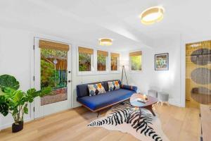 Ein Sitzbereich in der Unterkunft Upscale Uptown retreat home with HotTub and Views