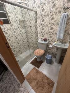 a bathroom with a shower and a toilet and a sink at A CASA DE IRENE I in Aparecida