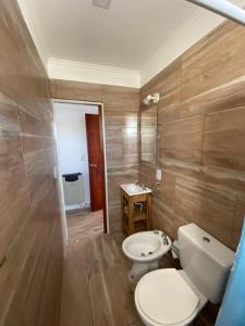a bathroom with a toilet and a sink at Departamento los hermanos in Concepción del Uruguay +1 photo
