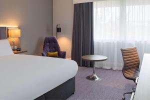 Postel nebo postele na pokoji v ubytování DoubleTree by Hilton Edinburgh Airport