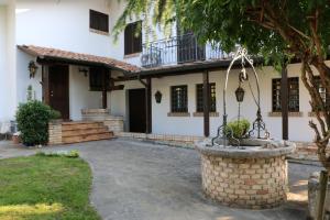 a house with a fountain in front of it at Appartamenti via Calnova in Noventa di Piave