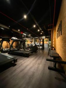 a gym with treadmills and elliptical machines at RioDowntown - Rede Nosso Cantinho in Rio de Janeiro