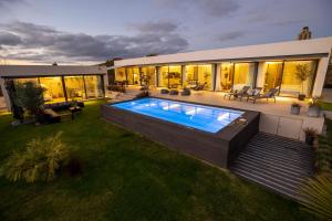 Bazén v ubytovaní Pizpireta Villa Rural alebo v jeho blízkosti