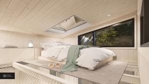 una camera da letto con un letto con lenzuola bianche e una finestra di MiniBora Le cumulus - Cantons-de-l'Est a Bury
