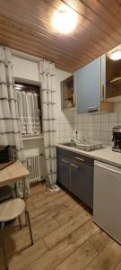 Kuchyň nebo kuchyňský kout v ubytování FeWo1&Frisch Renovierte Wohnung