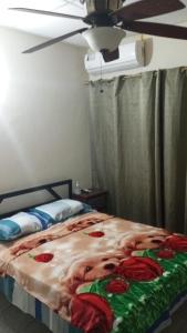 Una cama o camas en una habitación de Hostal EL VALLE