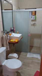 a bathroom with a sink and a toilet and a shower at Lugar de descanso ideal, Paraiso al lago, Ypacarai - Central in Ypacarai