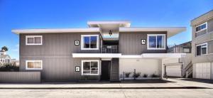 een weergave van een huis bij Unit B 3bd2ba Condo, Steps To The Sand & Pier! in Newport Beach