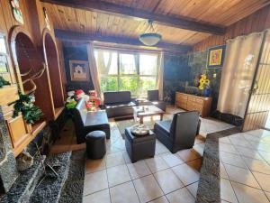 a living room with a couch and a table at CASA XOCOMIL in Cerro de Oro