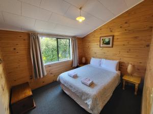 Voodi või voodid majutusasutuse Off The Beaten Trail Acc & Bike Tours toas