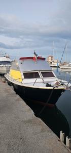 a boat is docked at a dock in the water at Appartement sur l'eau tout confort in Le Barcarès