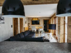 a living room with a couch and a table at Chalet-Apartment Lavendel am Lift in Kirchberg in Tirol