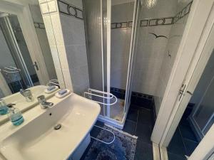 a bathroom with a sink and a shower at Grazioso monolocale in Borgata Sestriere