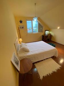a bedroom with a large bed and a window at Cosy bedroom for 2 with Balcony in a Family Villa in Turnu Măgurele