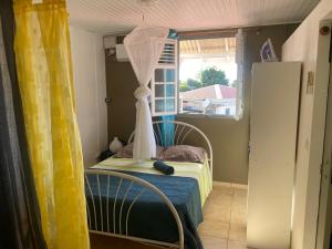 STUDIO PITAYA-CH Vue sur mer,Plage,Clim tesisinde bir odada yatak veya yataklar
