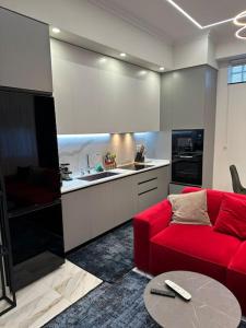 Kitchen o kitchenette sa Skyen Luxury Apartments