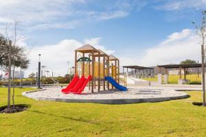 a playground with a slide in a park at Departamento para 7 Personas 3 Recamaras Equipado in Buena Vista