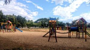 a park with a playground with a swing at BABILONIA SEGUNDO PISO in Ricaurte