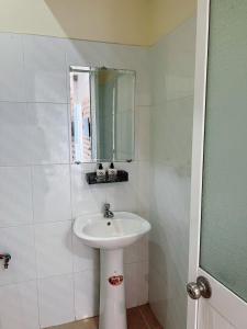 Ένα μπάνιο στο Khách sạn Ziczac KonTum