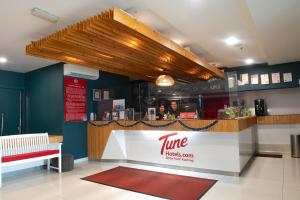 a restaurant with a counter with a bar at Tune Hotel - Waterfront Kuching in Kuching
