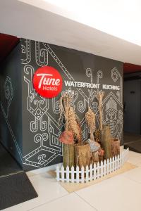 Certifikát, hodnocení, plakát nebo jiný dokument vystavený v ubytování Tune Hotel - Waterfront Kuching