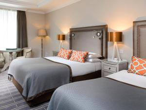 Meadowlands Hotel 객실 침대