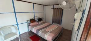 Postel nebo postele na pokoji v ubytování Pink Buffalo Eco-Resort