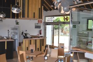 A kitchen or kitchenette at Hotel Ferramenteiro de Portomarin