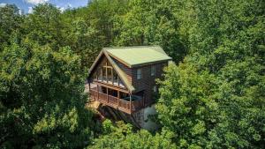 an overhead view of a house in the trees at Smoky Paws - 5-star Cabin, Stunning Mountain Views, New Hot Tub, Tranquil, Gigabit Internet, Free L2 EV in Pigeon Forge