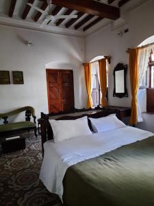 Postel nebo postele na pokoji v ubytování Heritage Home, Hampe's