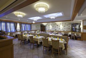 A restaurant or other place to eat at Wellnesshotel Aumühle