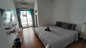 Cama o camas de una habitación en Sleepy and Homey Don Mueang Airport Hostel