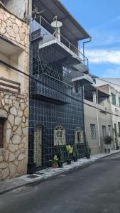 a building with a fence with plants on it at Quarto casal sossegado perto Pelourinho in Salvador +21 photos