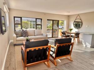 Χώρος καθιστικού στο Mountain Pearl Cottage