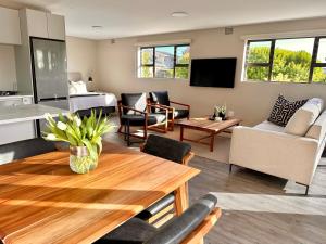 Μια τηλεόραση ή/και κέντρο ψυχαγωγίας στο Mountain Pearl Cottage