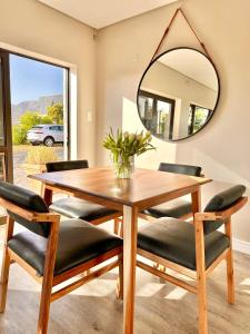 Φωτογραφία από το άλμπουμ του Mountain Pearl Cottage σε Hermanus +3 φωτογραφίες