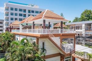 Balkón nebo terasa v ubytování 长住优惠-芭提雅市中心6卧泳池别墅，近海滩，网红美人鱼餐厅，悬崖餐厅