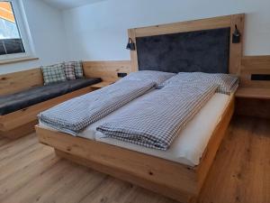 Posteľ alebo postele v izbe v ubytovaní Zimmer & Appartements Schwarzenbacher Sonja & Konrad