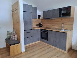 Kuchyňa alebo kuchynka v ubytovaní Zimmer & Appartements Schwarzenbacher Sonja & Konrad