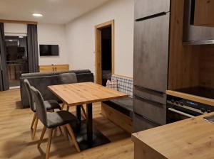 Kuchyňa alebo kuchynka v ubytovaní Zimmer & Appartements Schwarzenbacher Sonja & Konrad