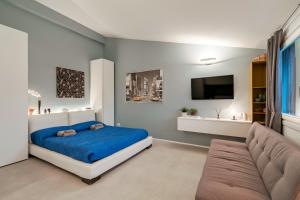 Postel nebo postele na pokoji v ubytování Casa Lugana 20 - monolocale con piscina fronte lago + 28 fotografií