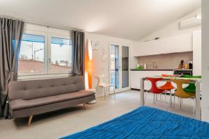 Posezení v ubytování Casa Lugana 20 - monolocale con piscina fronte lago