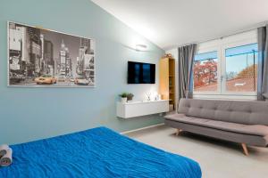 TV a/nebo společenská místnost v ubytování Casa Lugana 20 - monolocale con piscina fronte lago