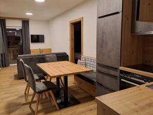 Kuchyňa alebo kuchynka v ubytovaní Zimmer & Appartements Schwarzenbacher Sonja & Konrad