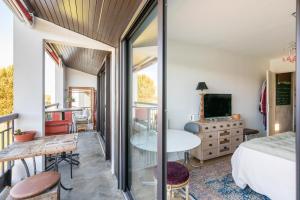 a bedroom with a bed and a table and a tv at Vue plongeante sur l'eau in Saint-Jean-de-Luz