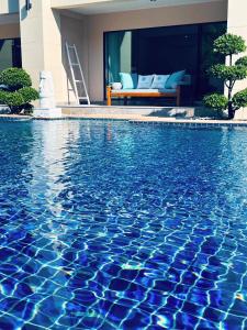 Bazén v ubytování Ocean Pie Phuket - Adult Only nebo v jeho okolí